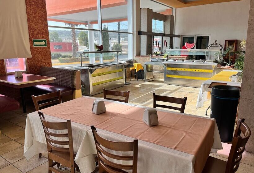 فندق Del Valle Inn