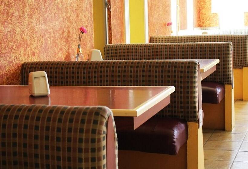 فندق Del Valle Inn