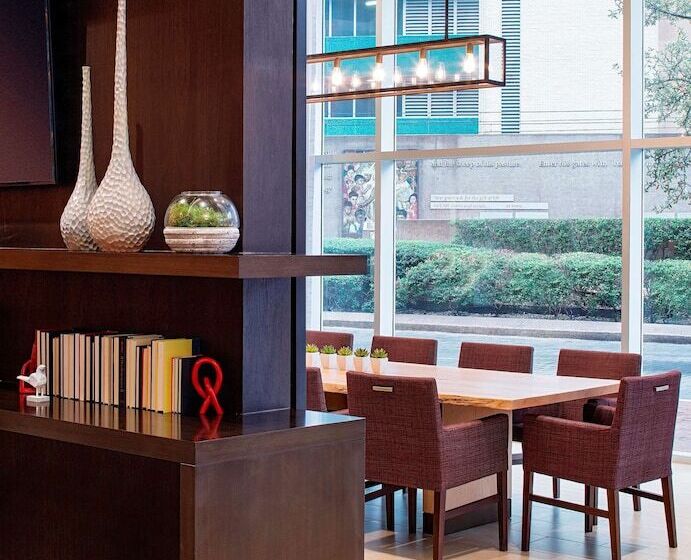 Отель Hilton Garden Inn Downtown Dallas