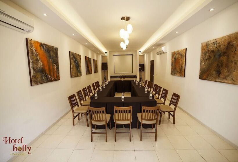 هتل Holly