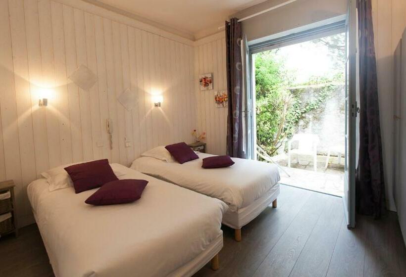 Le Pavillon Bleu Hotel Restaurant