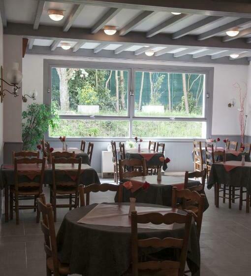 Le Pavillon Bleu Hotel Restaurant