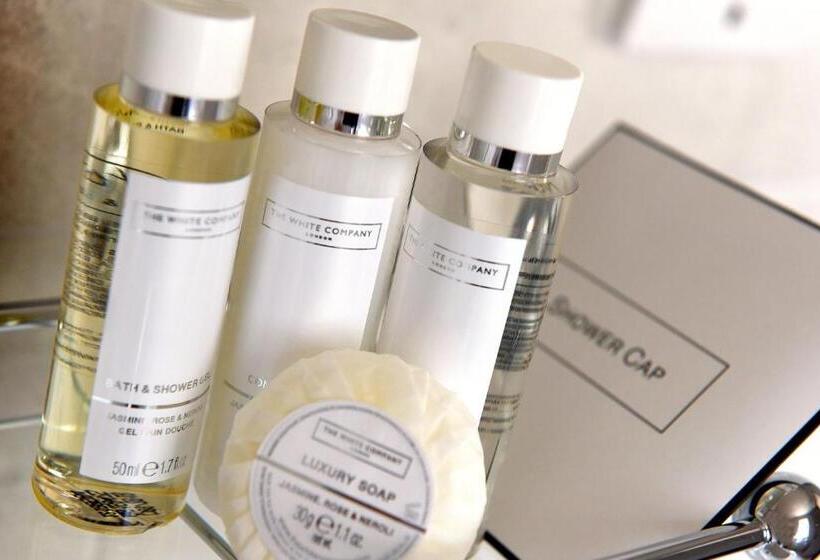 Отель The Lifeboat Inn