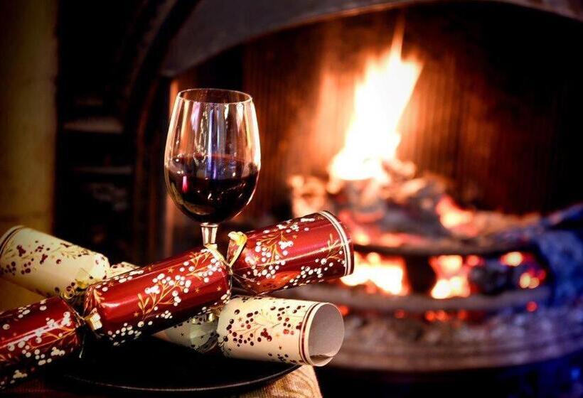 Отель The Lifeboat Inn