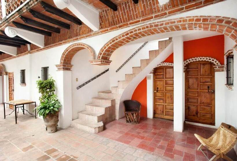 Отель Los Arcos