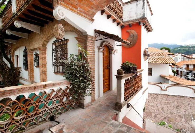 Отель Los Arcos