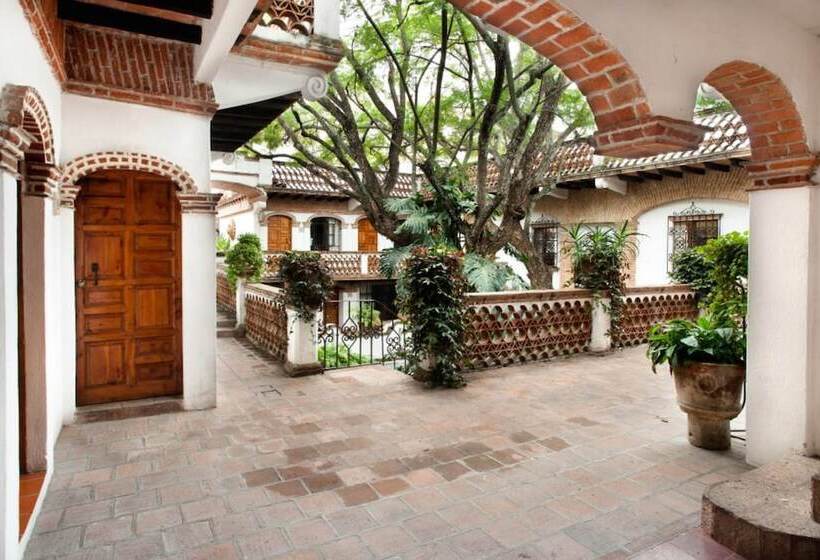 Отель Los Arcos