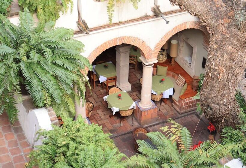 Отель Los Arcos