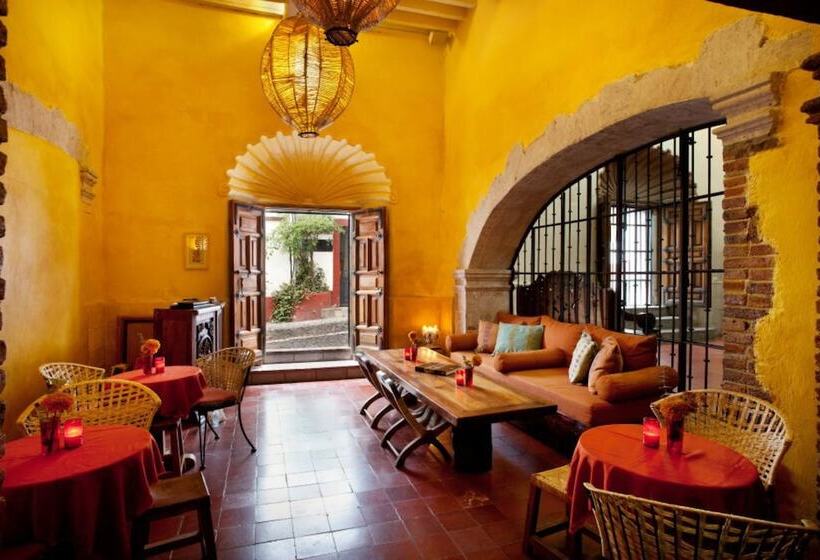 Отель Los Arcos