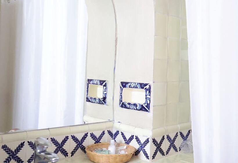 Отель Los Arcos