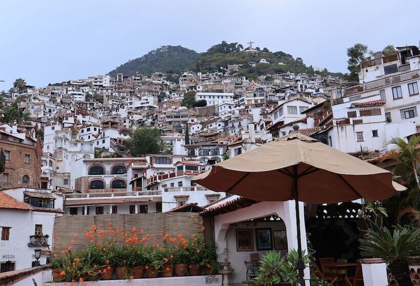 Отель Los Arcos