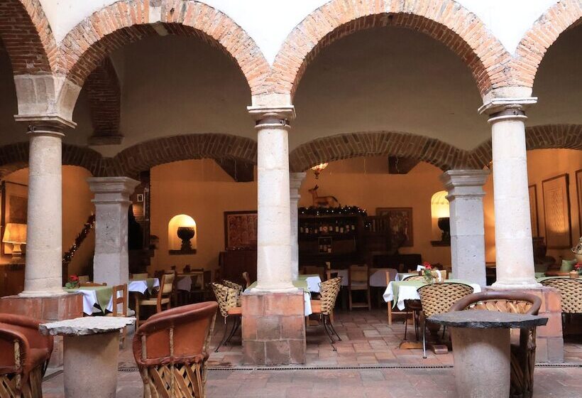 Отель Los Arcos