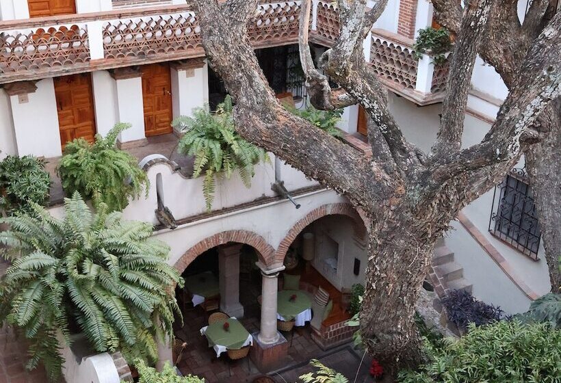 Отель Los Arcos