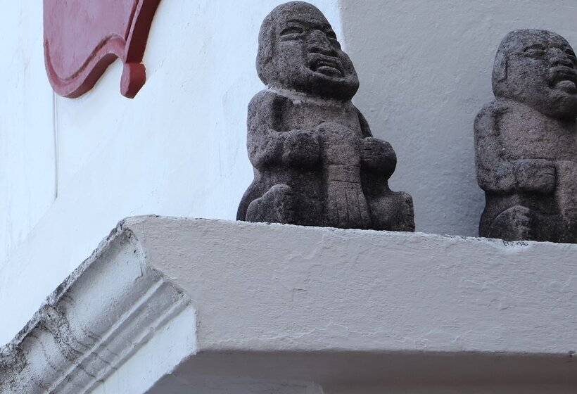 Отель Los Arcos