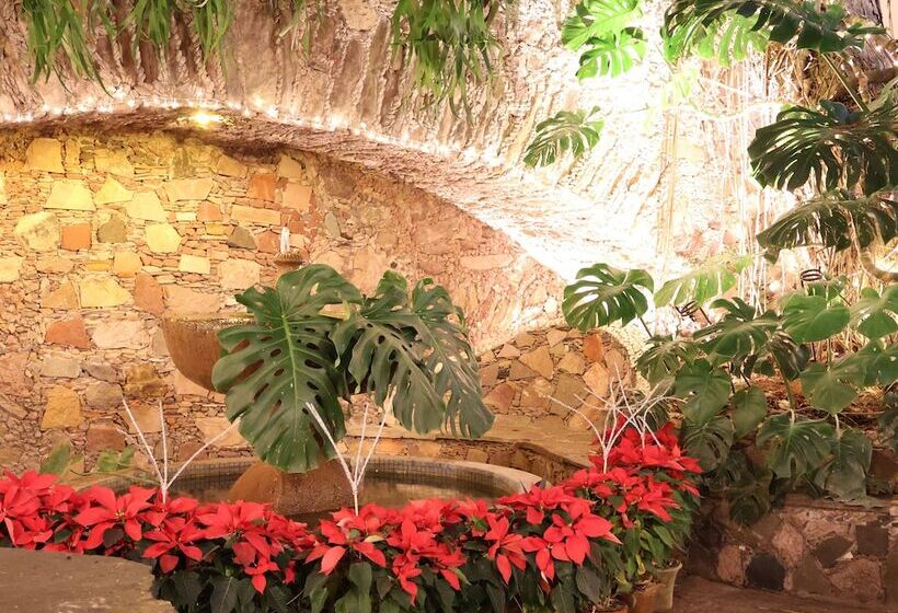 Отель Los Arcos