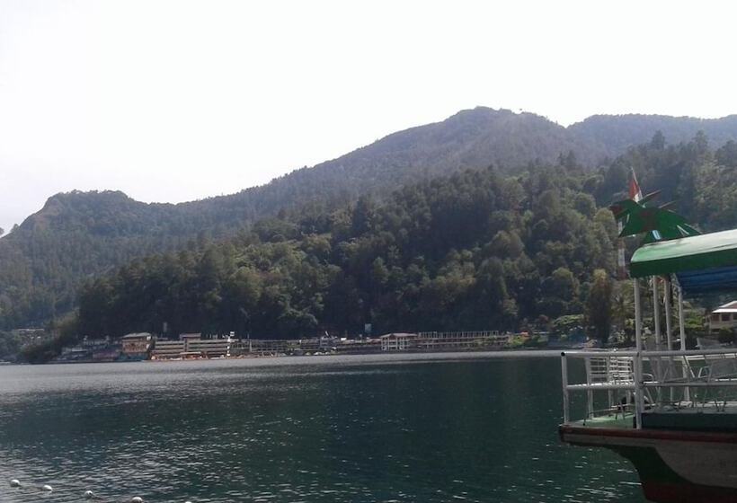 Pandu Lakeside Hotel Parapat