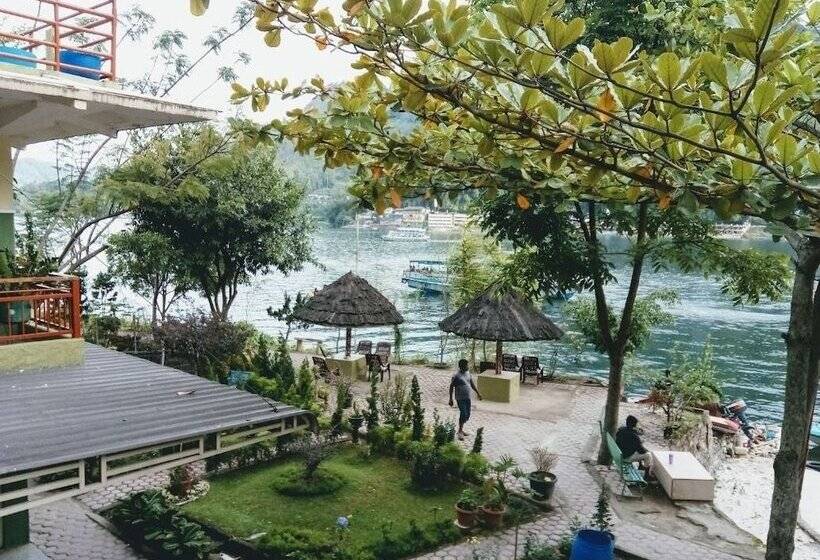 Pandu Lakeside Hotel Parapat