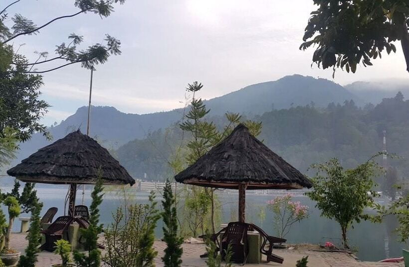 Pandu Lakeside Hotel Parapat