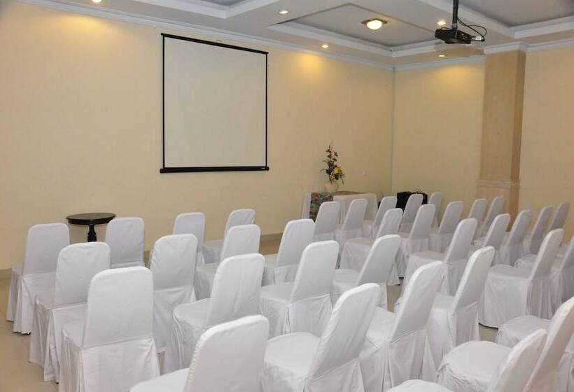 호텔 Puri Saron Denpasar