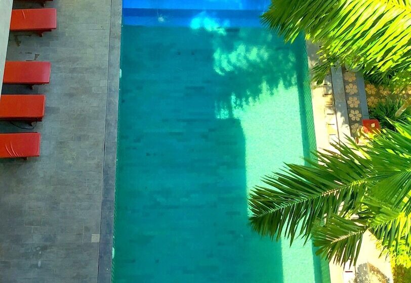 호텔 Puri Saron Denpasar