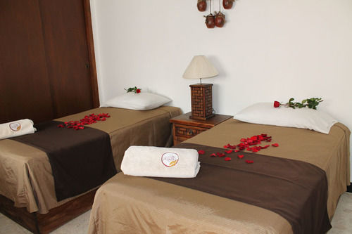 Отель Suites Las Marias