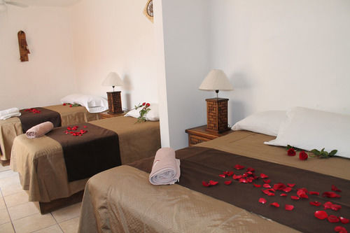 Отель Suites Las Marias