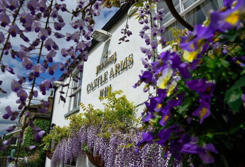 فندق The Castle Arms Inn