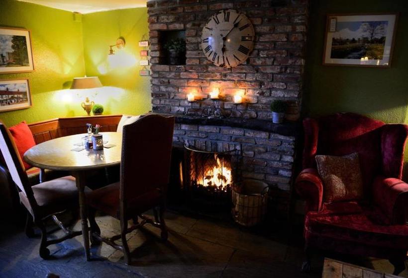 فندق The Castle Arms Inn