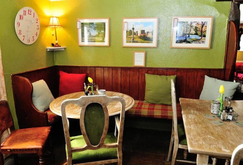 فندق The Castle Arms Inn