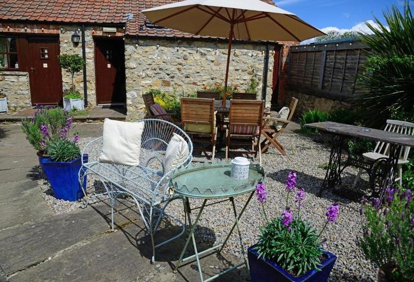 فندق The Castle Arms Inn