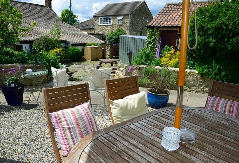 فندق The Castle Arms Inn