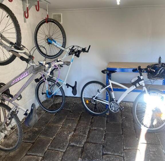 Отель The Chequers Inn