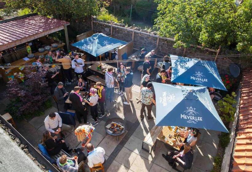 Отель The Crown Guest House