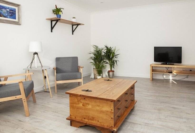 Отель The Crown Guest House