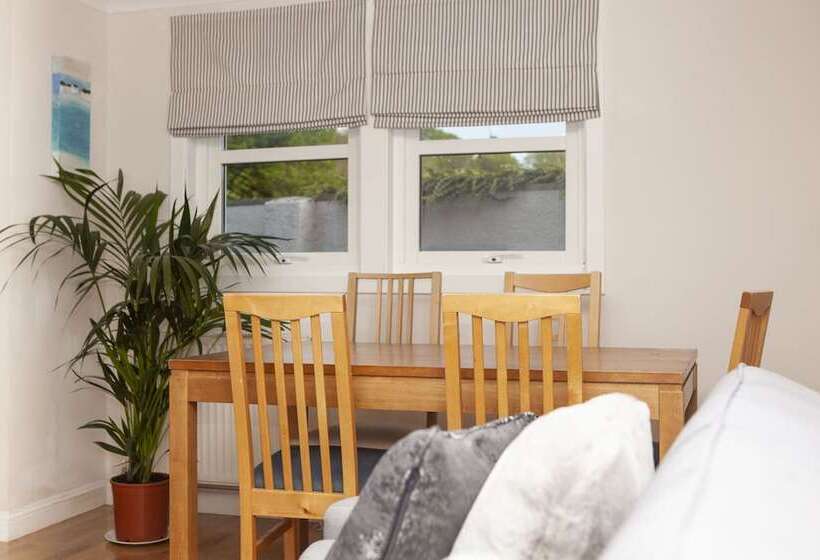 Отель The Crown Guest House