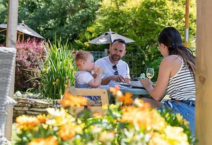 فندق The Highdown Inn