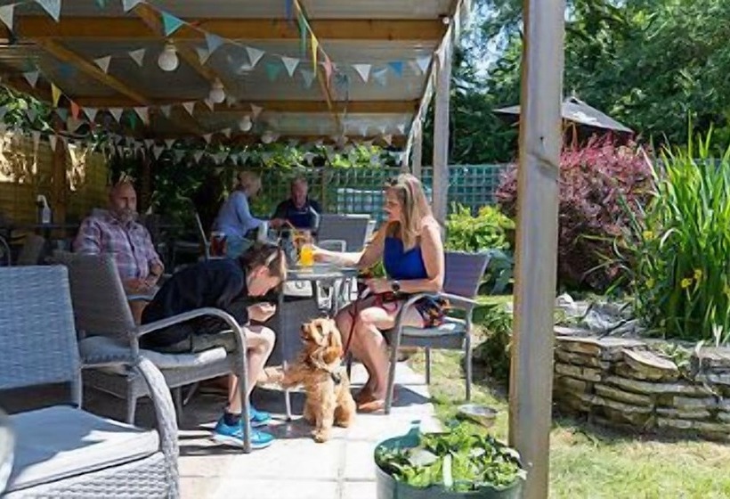 فندق The Highdown Inn