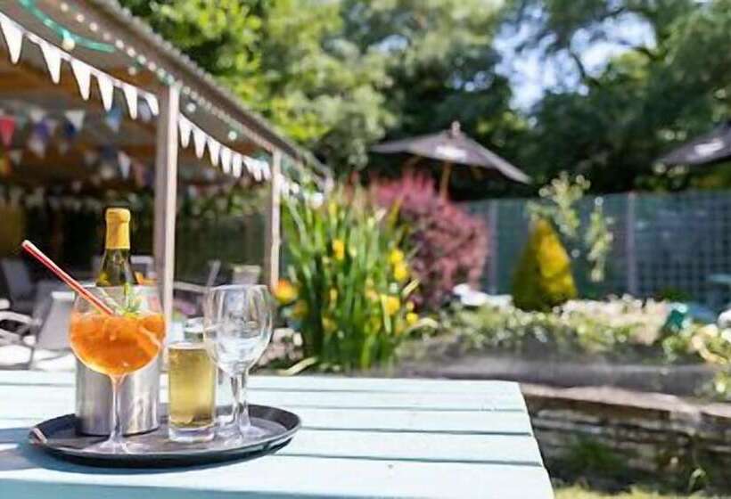 فندق The Highdown Inn