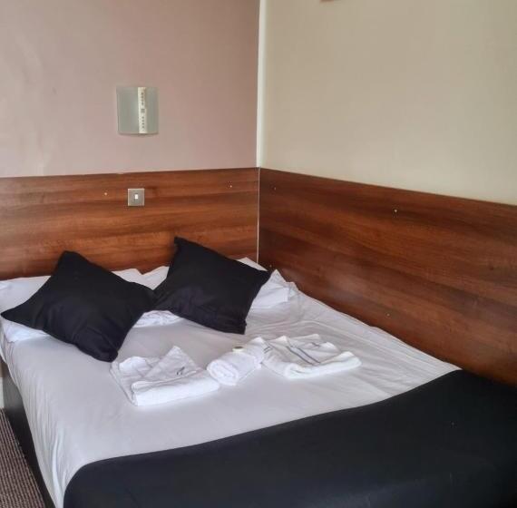 Отель The Royal Windsor