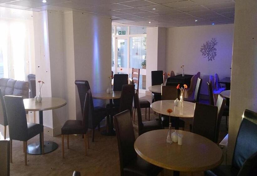 Отель The Royal Windsor