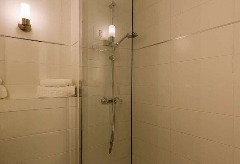 בית מלון כפרי The Originals City, Angers Sud, Le Village 49