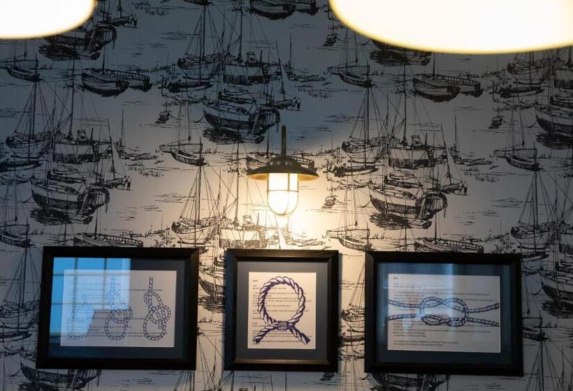 هتل The Seale Arms