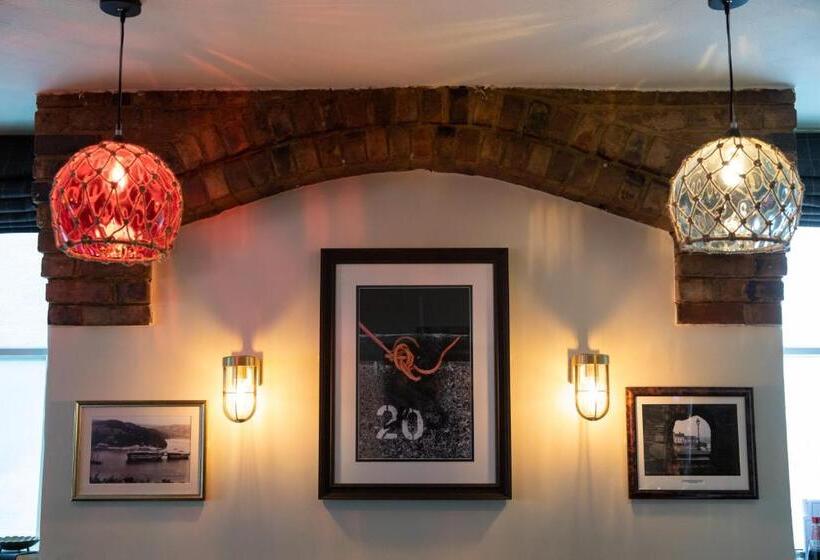 هتل The Seale Arms