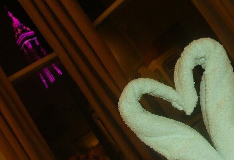 Wilsons Hotel   Blackpool Tower View