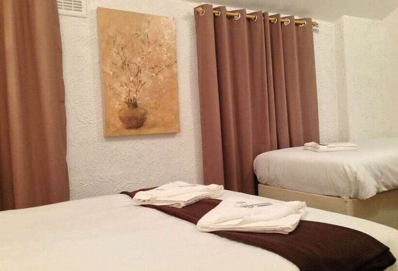 Wilsons Hotel   Blackpool Tower View