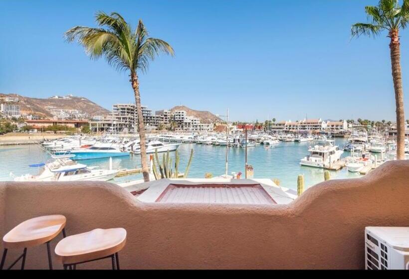 Marina Cabo Plaza