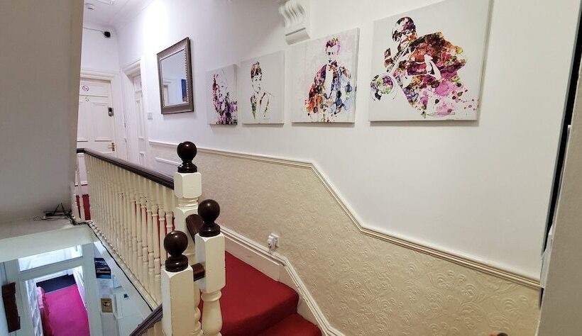 Пансион Diamonds Guest House