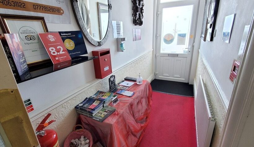 Пансион Diamonds Guest House