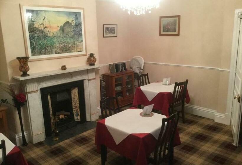 פנסיון Glenora Guest House