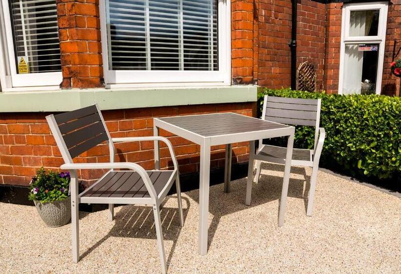 펜션 Kingsway Guesthouse A Selection Of Single, Double And Family Rooms In A Central Location